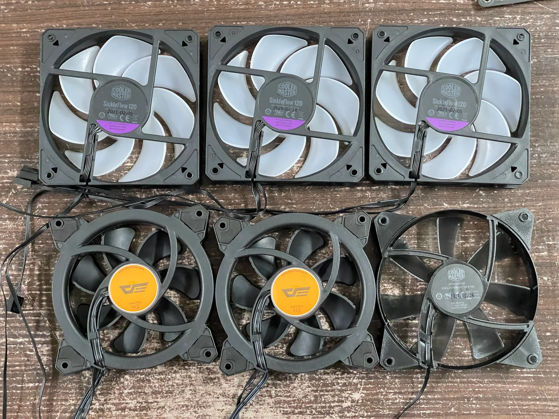 清潔完成的六顆桌機風扇背面