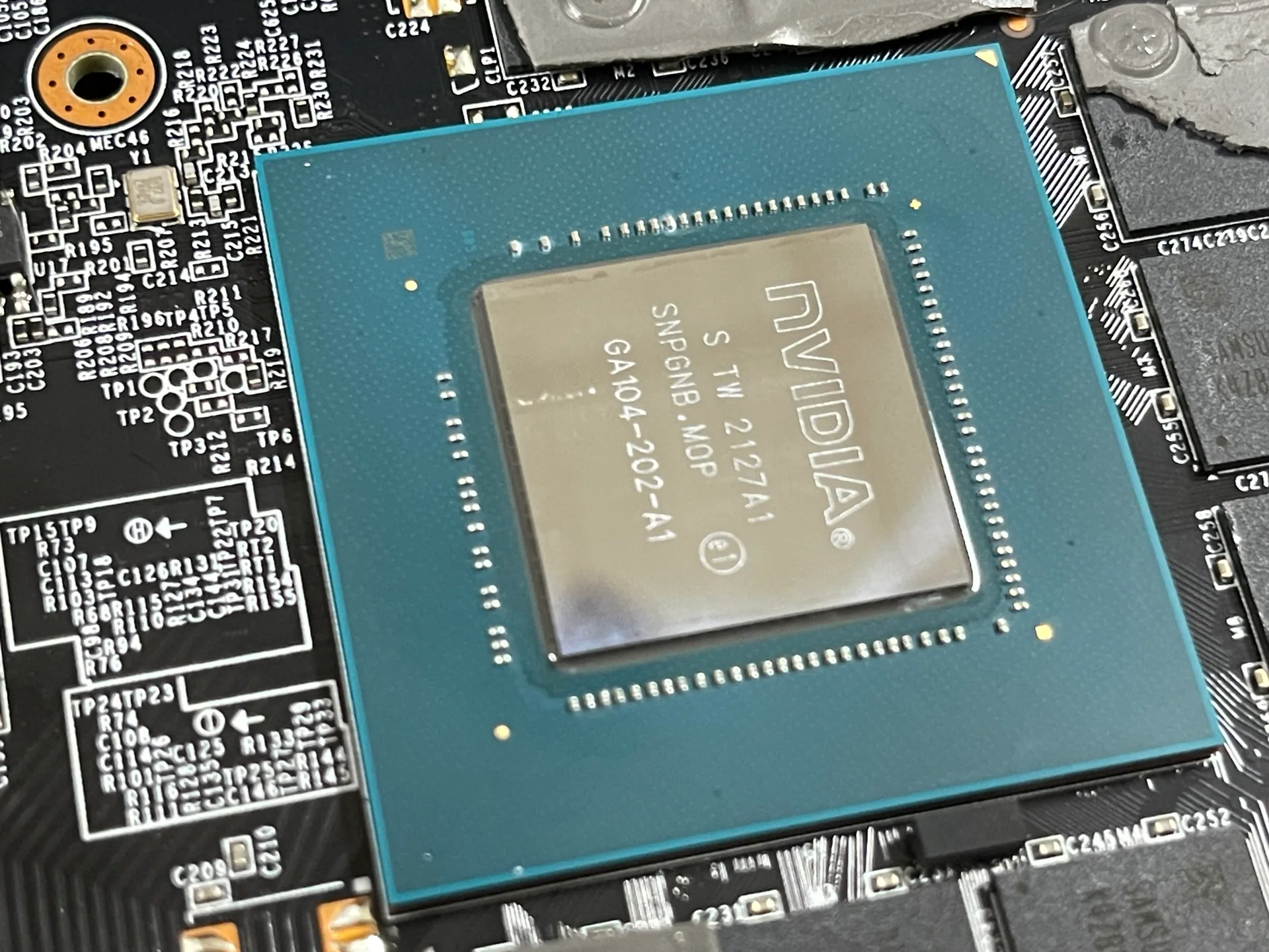 清潔完成的 NVIDIA GPU 核心