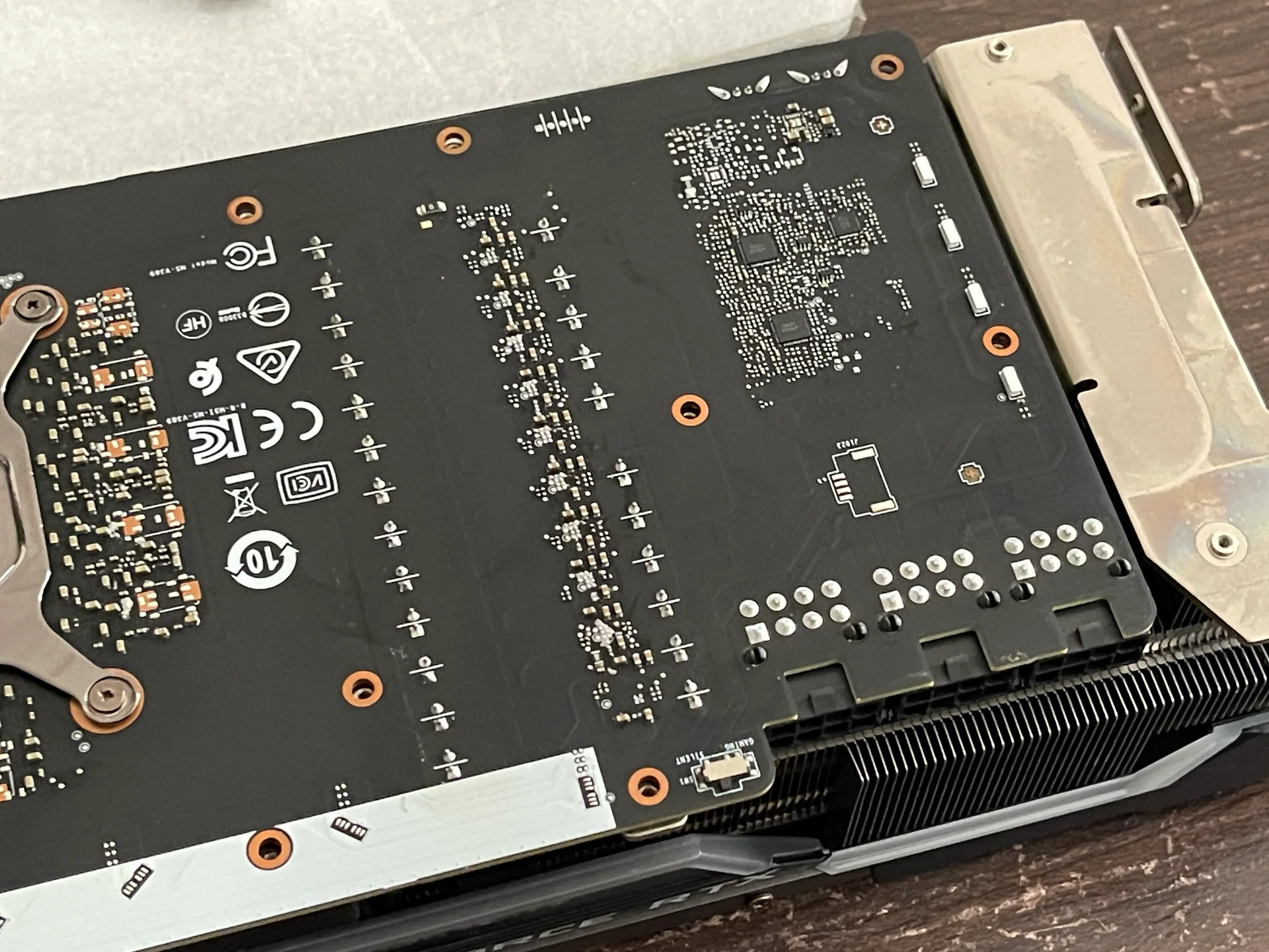 完成後 PCB 背面輸出端細部