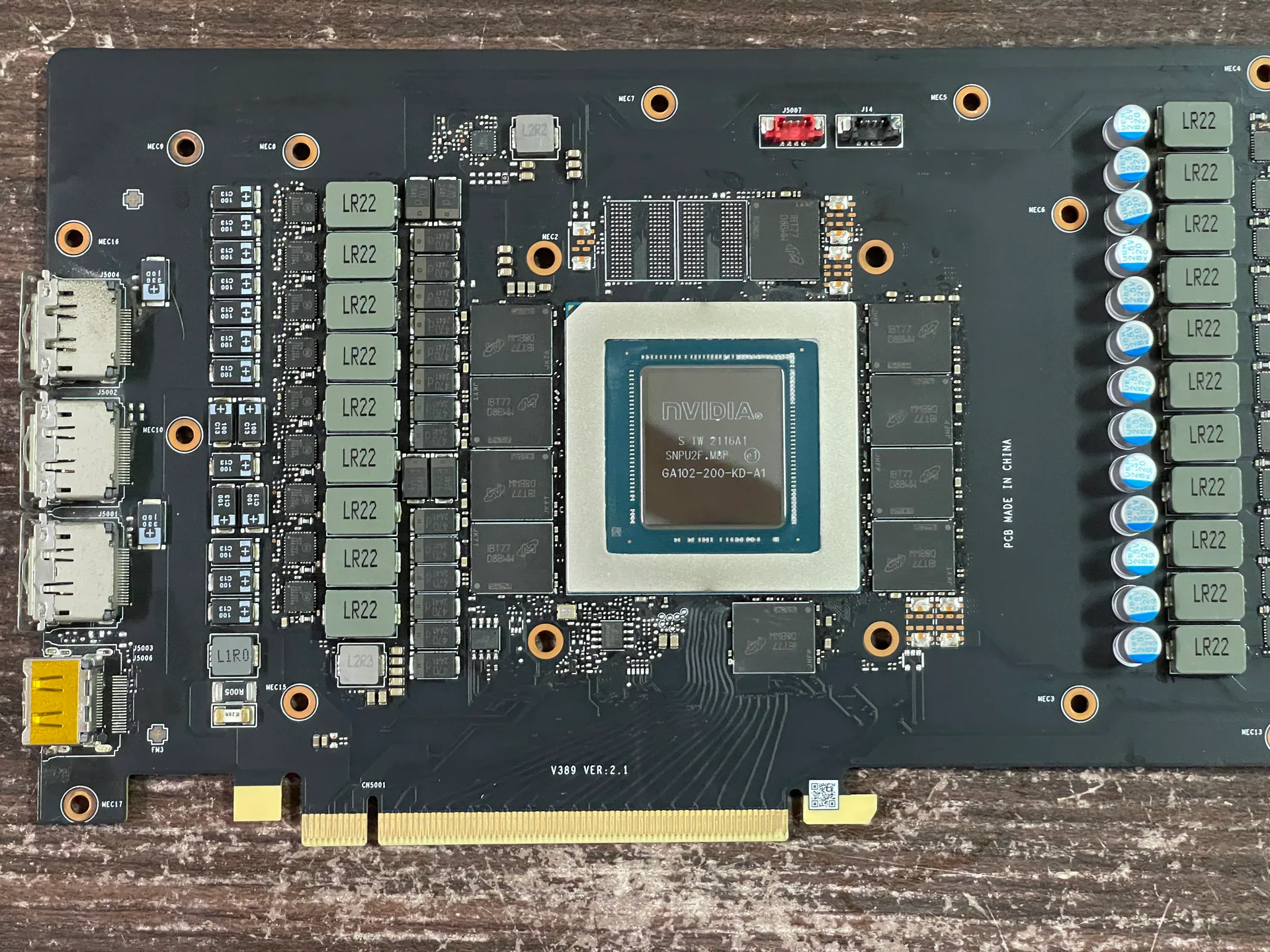 清潔完成的 RTX 3080 GPU 核心與 PCB