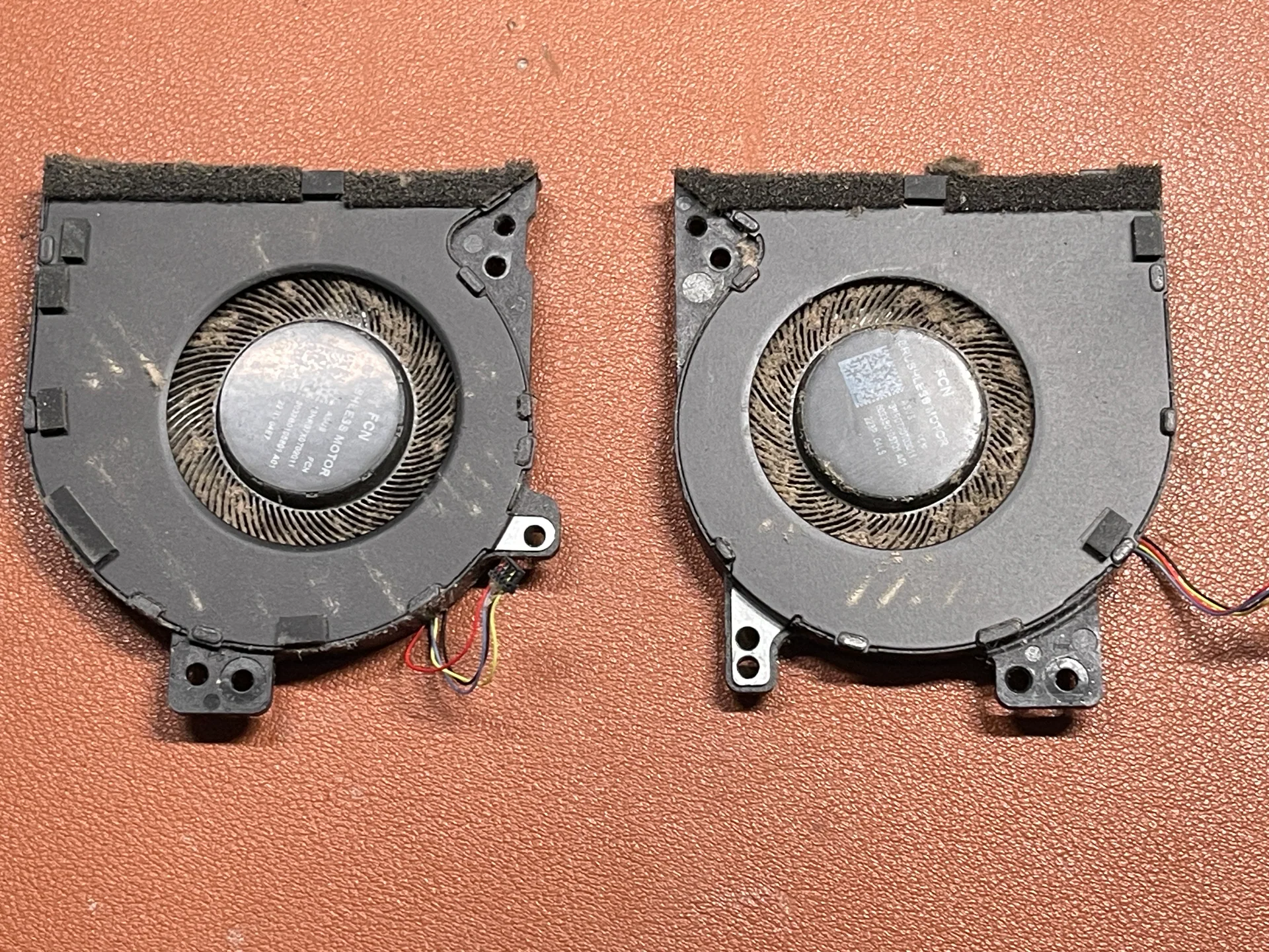 積塵的 ASUS ROG Flow Z13 雙風扇正面
