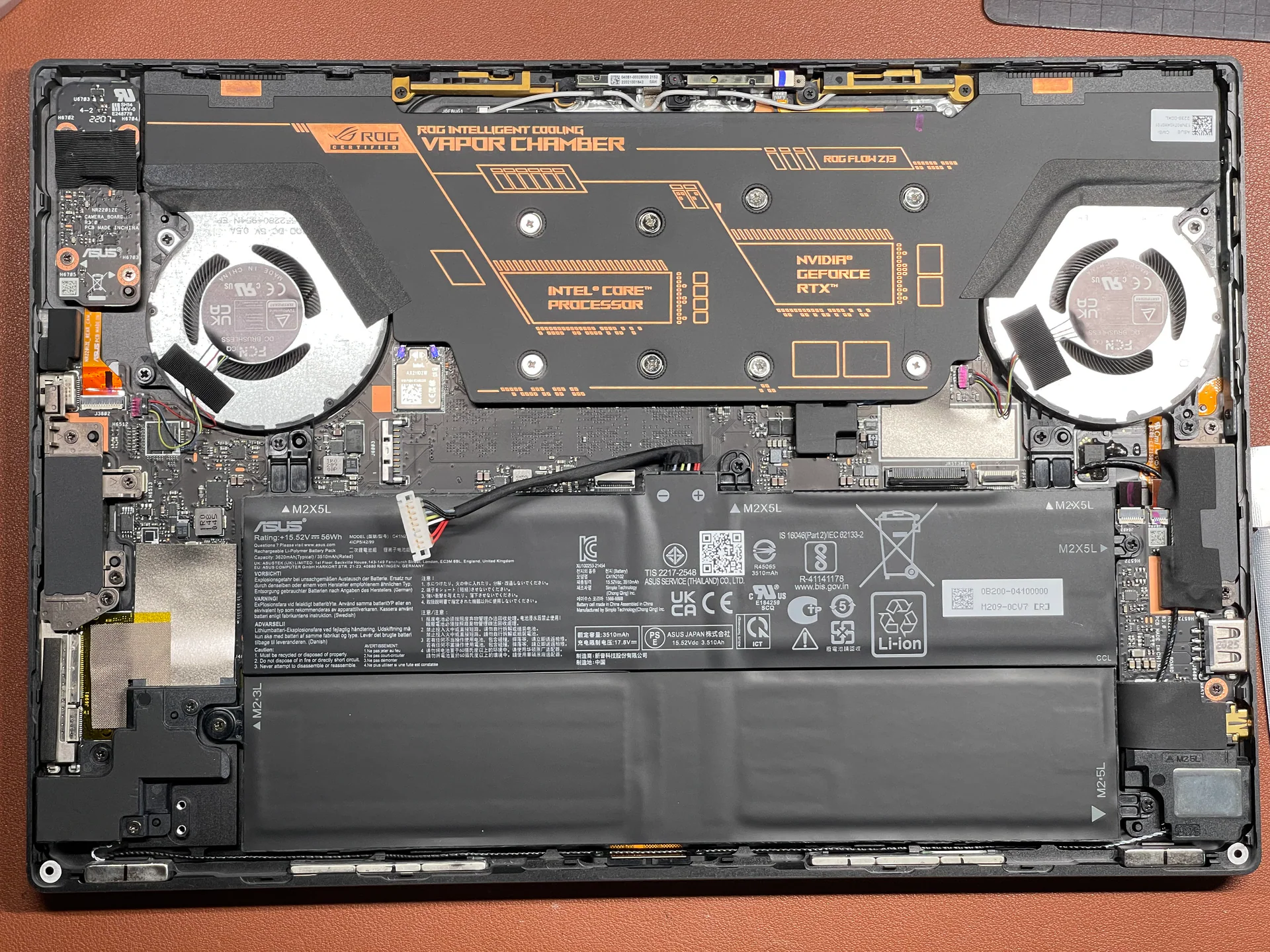 ASUS ROG Flow Z13 深度清潔後內部完成