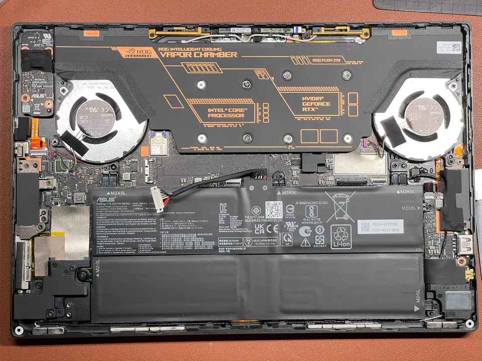 ASUS ROG Flow Z13 完成深度清潔後的雙風扇與均熱板