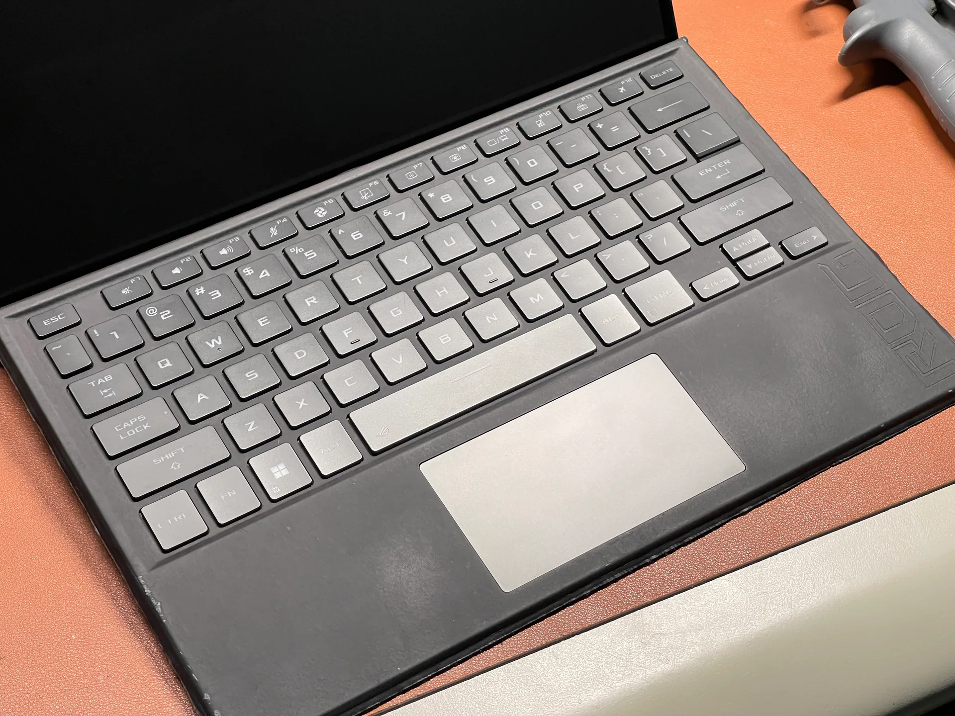 處理完成的 ASUS ROG Flow Z13 鍵盤
