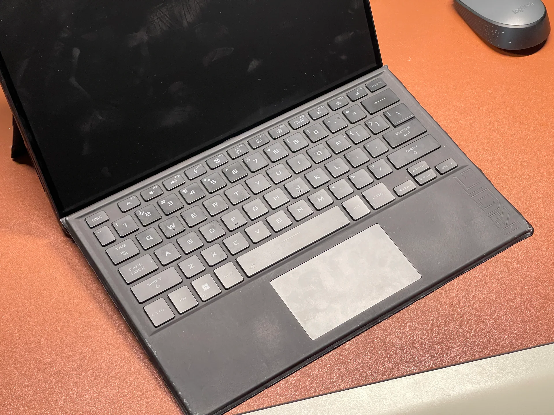 處理前的 ASUS ROG Flow Z13 鍵盤