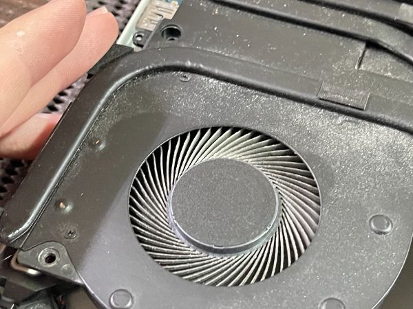 Alienware M15 R2｜深度清潔