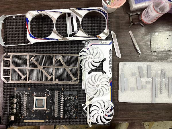 ROG-STRIX-RTX3080-O8G-GAMING 鋼彈限定版｜深度清潔