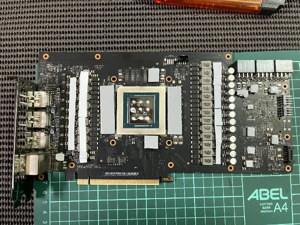 ROG-STRIX-RTX3080-O8G-GAMING 鋼彈限定版｜深度清潔