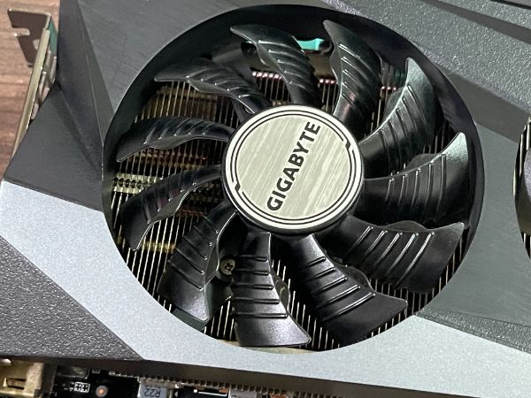GIGABYTE RTX™ 3080 Ti GAMING OC 12G｜深度清潔