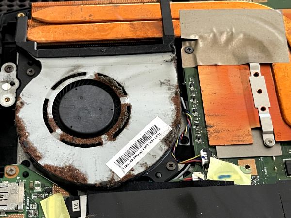 GIGABYTE SabrePro 15｜深度清潔