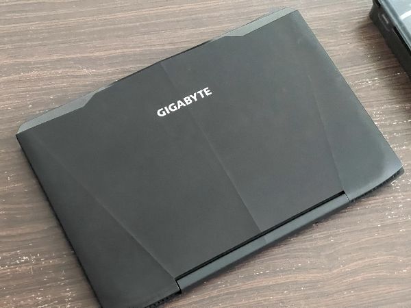 GIGABYTE SabrePro 15｜深度清潔