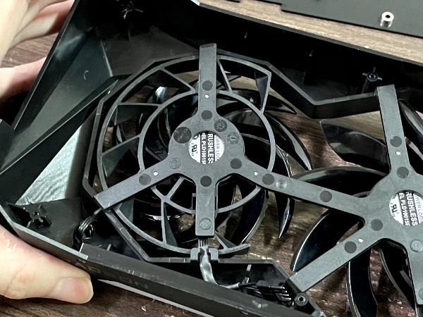 AORUS Radeon RX 6800 XT MASTER 16G｜深度清潔