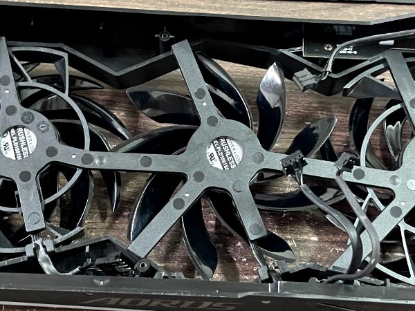 AORUS Radeon RX 6800 XT MASTER 16G｜深度清潔