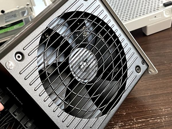 威剛 XPG INVADER 侵略者 白｜深度清潔