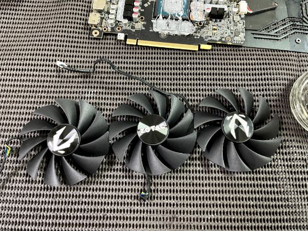 ZOTAC GAMING GeForce RTX 3070 Ti Trinity｜深度清潔