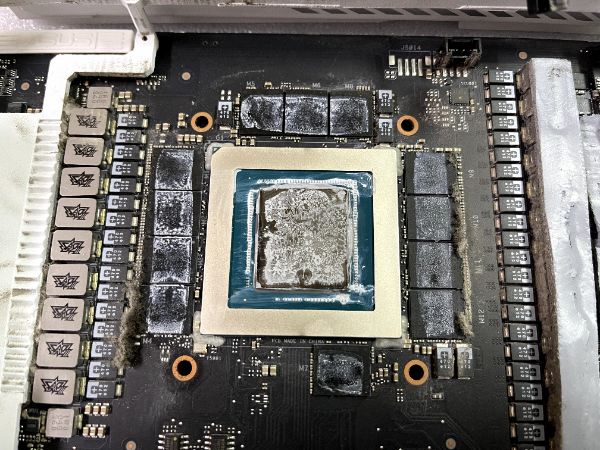 ROG-STRIX-RTX3090-O24G-WHITE｜深度清潔