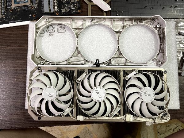 ROG-STRIX-RTX3090-O24G-WHITE｜深度清潔