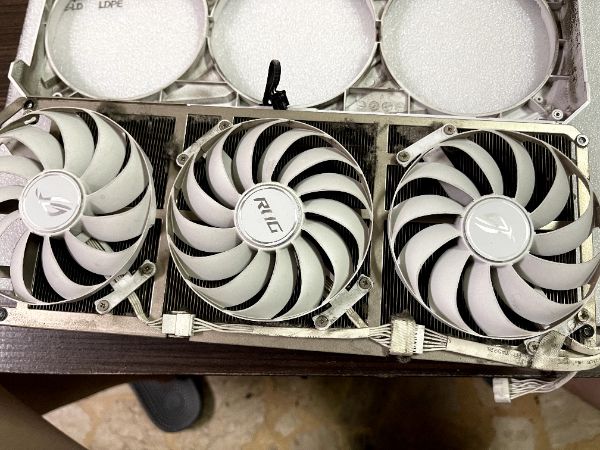 ROG-STRIX-RTX3090-O24G-WHITE｜深度清潔