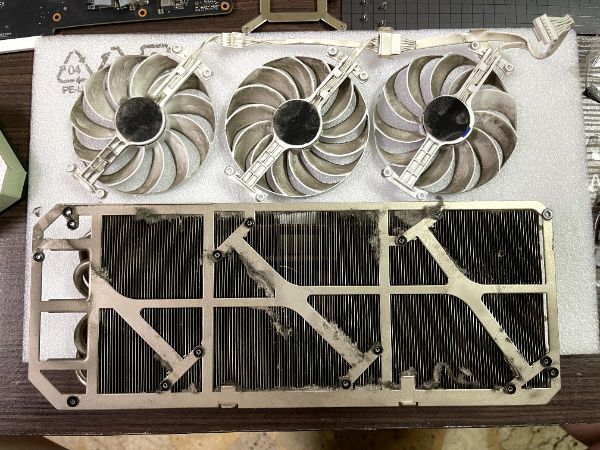 ROG-STRIX-RTX3090-O24G-WHITE｜深度清潔