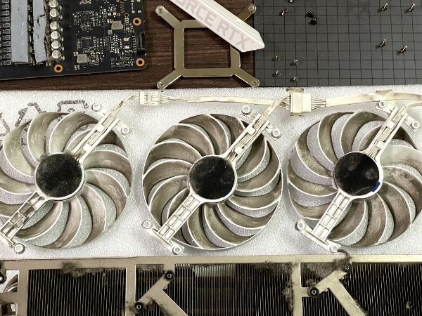ROG-STRIX-RTX3090-O24G-WHITE｜深度清潔