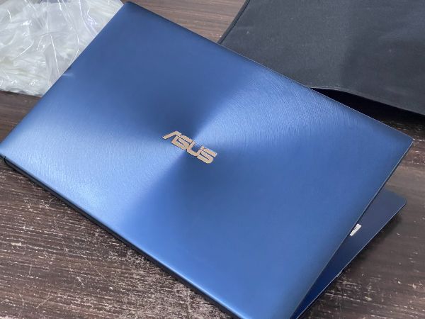 ASUS Zenbook 15 UX534 FTC